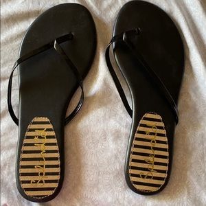 Splendid black flip flops